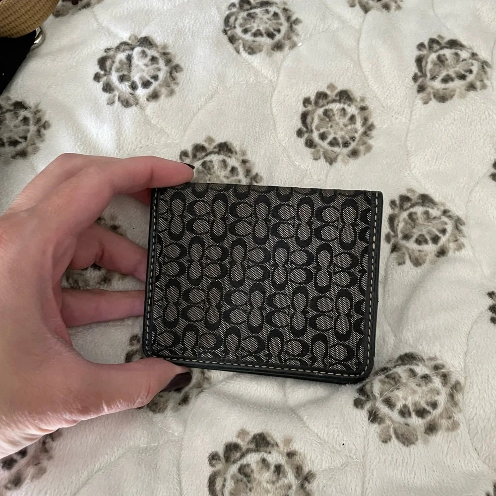 ID wallet - Picture 1 of 1